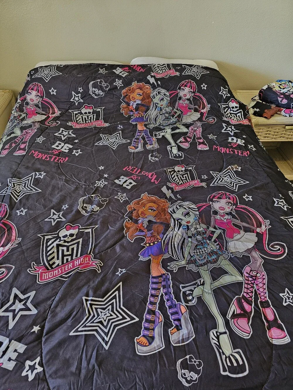 Monster High Twin Comforter Reversible Franco Bedding Draculaura Frankie Clawdee